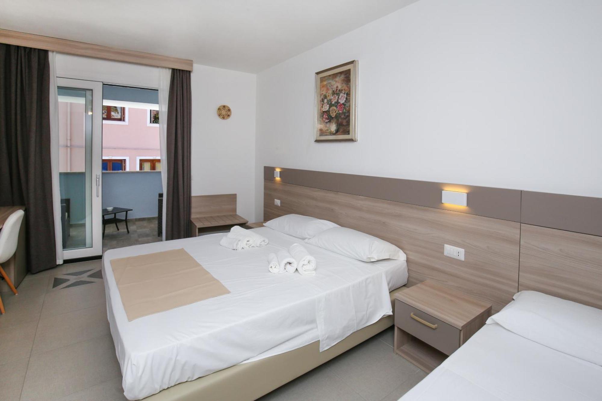 The Square Castelsardo Hotel Bagian luar foto